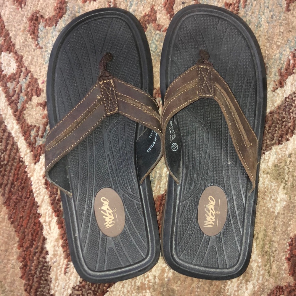 men's leather & man-made material flip flops